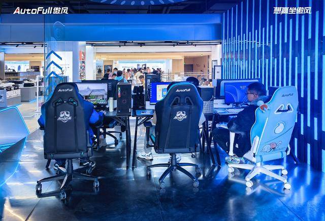 ：傲风电竞椅门店的场景化创新pg电子中国打造沉浸式体验(图5)